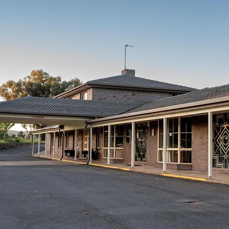 Tumut Valley Motel Pet Friendly מראה חיצוני תמונה