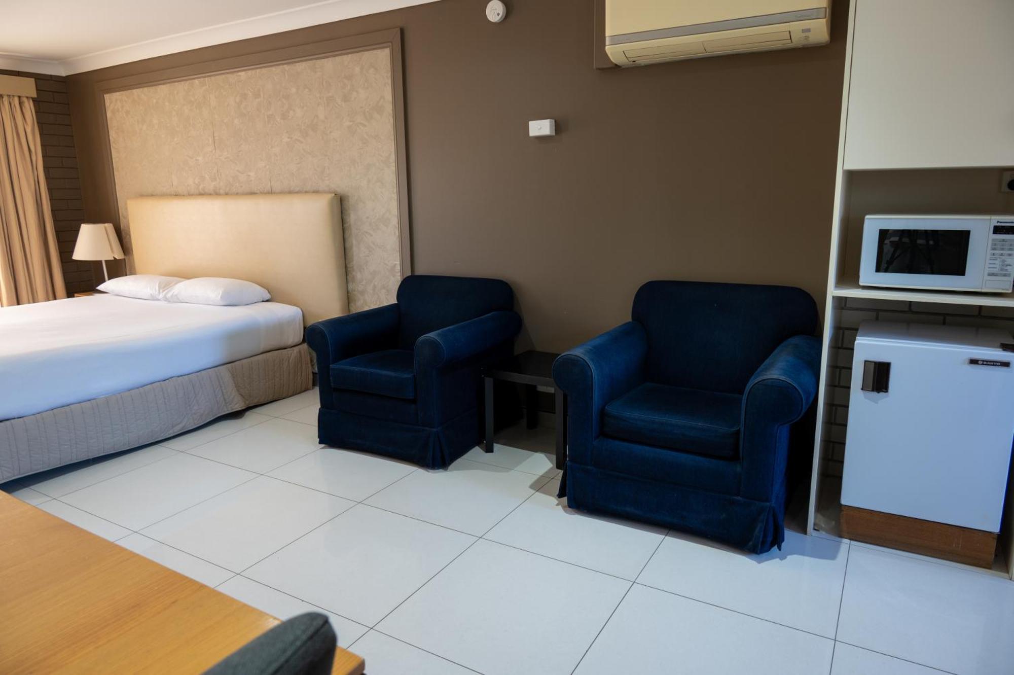 Tumut Valley Motel Pet Friendly מראה חיצוני תמונה
