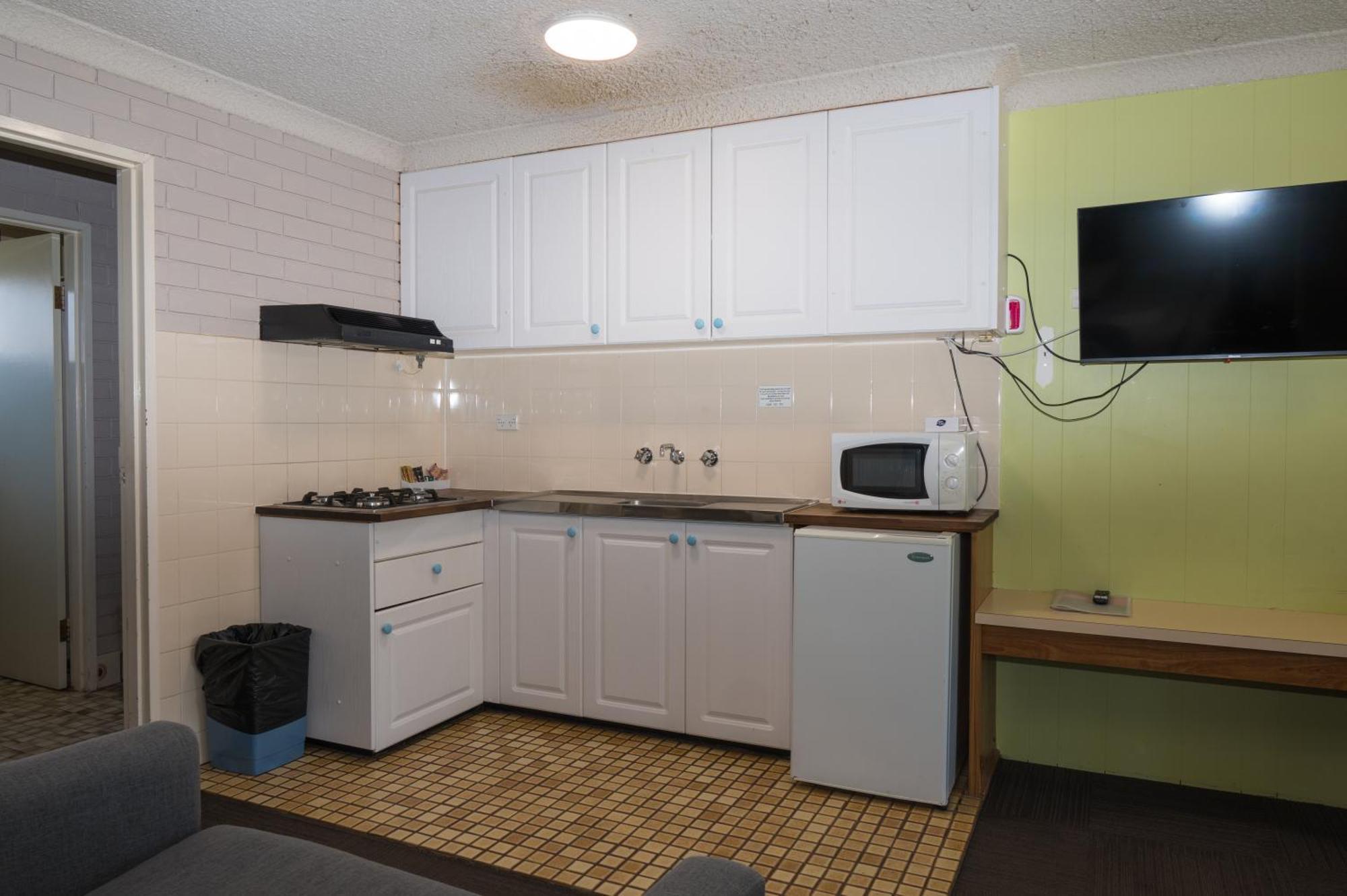 Tumut Valley Motel Pet Friendly מראה חיצוני תמונה