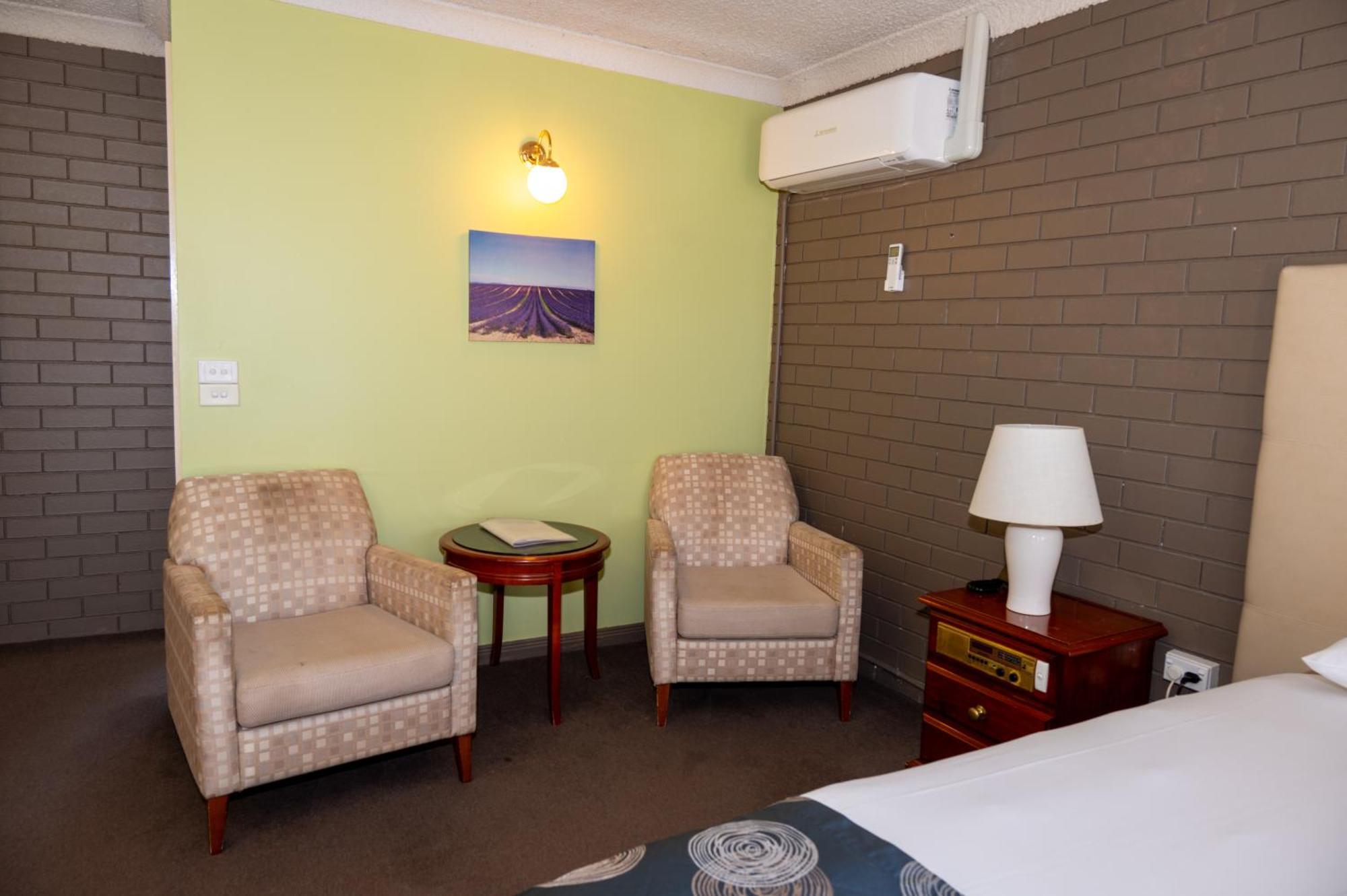 Tumut Valley Motel Pet Friendly מראה חיצוני תמונה