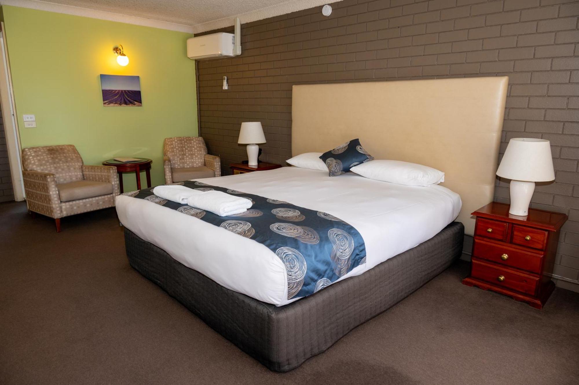 Tumut Valley Motel Pet Friendly מראה חיצוני תמונה