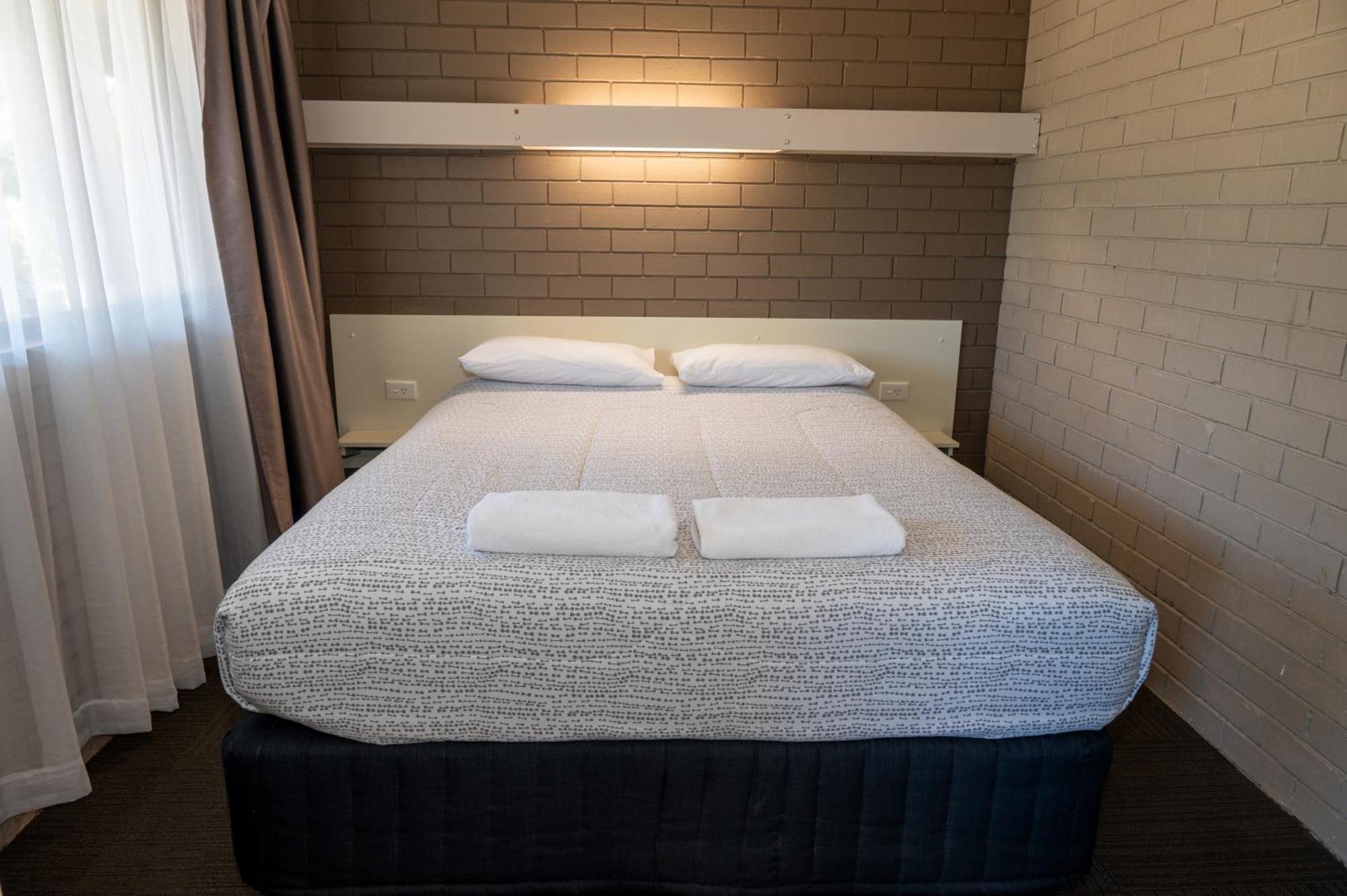 Tumut Valley Motel Pet Friendly מראה חיצוני תמונה