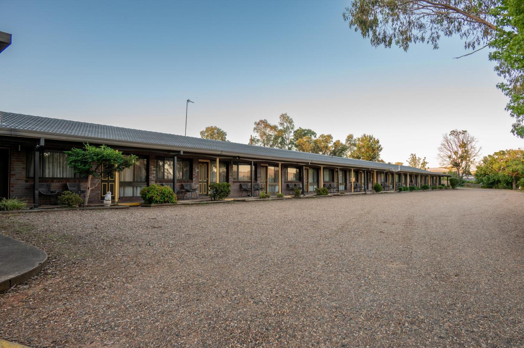 Tumut Valley Motel Pet Friendly מראה חיצוני תמונה