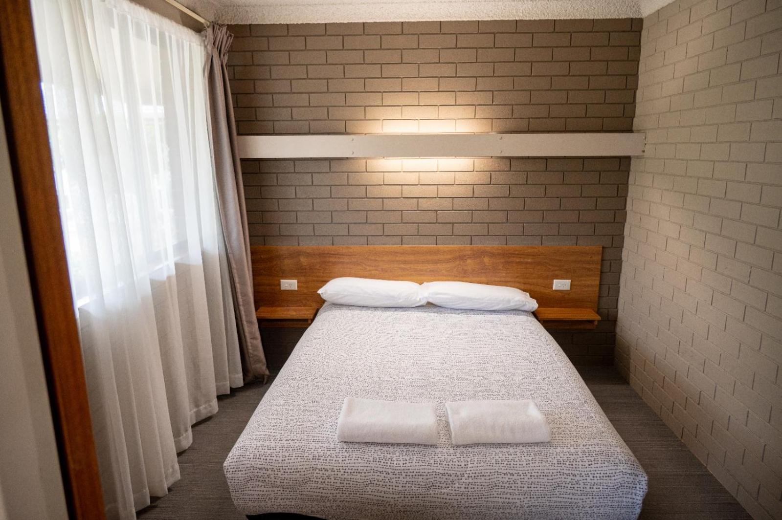 Tumut Valley Motel Pet Friendly מראה חיצוני תמונה