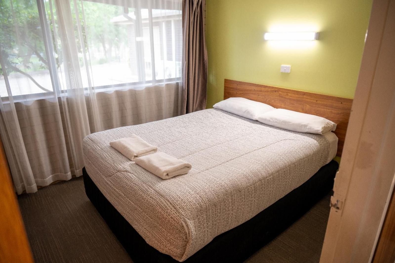 Tumut Valley Motel Pet Friendly מראה חיצוני תמונה