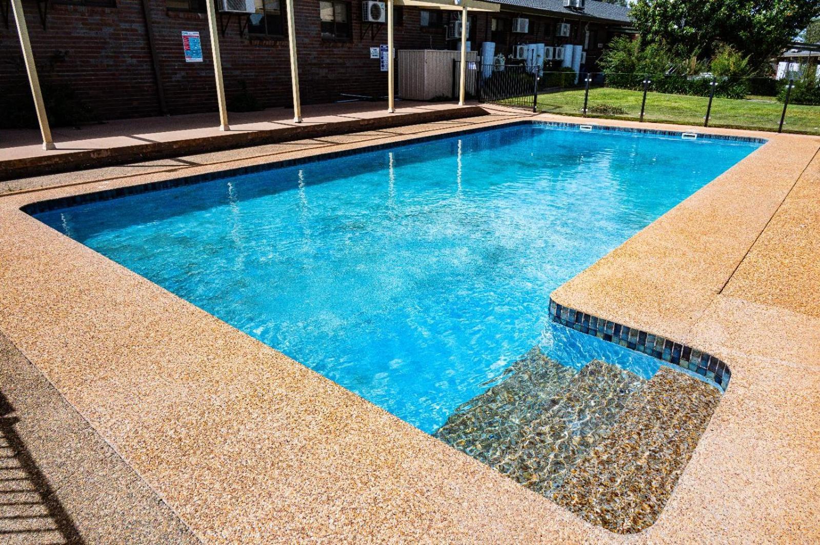 Tumut Valley Motel Pet Friendly מראה חיצוני תמונה