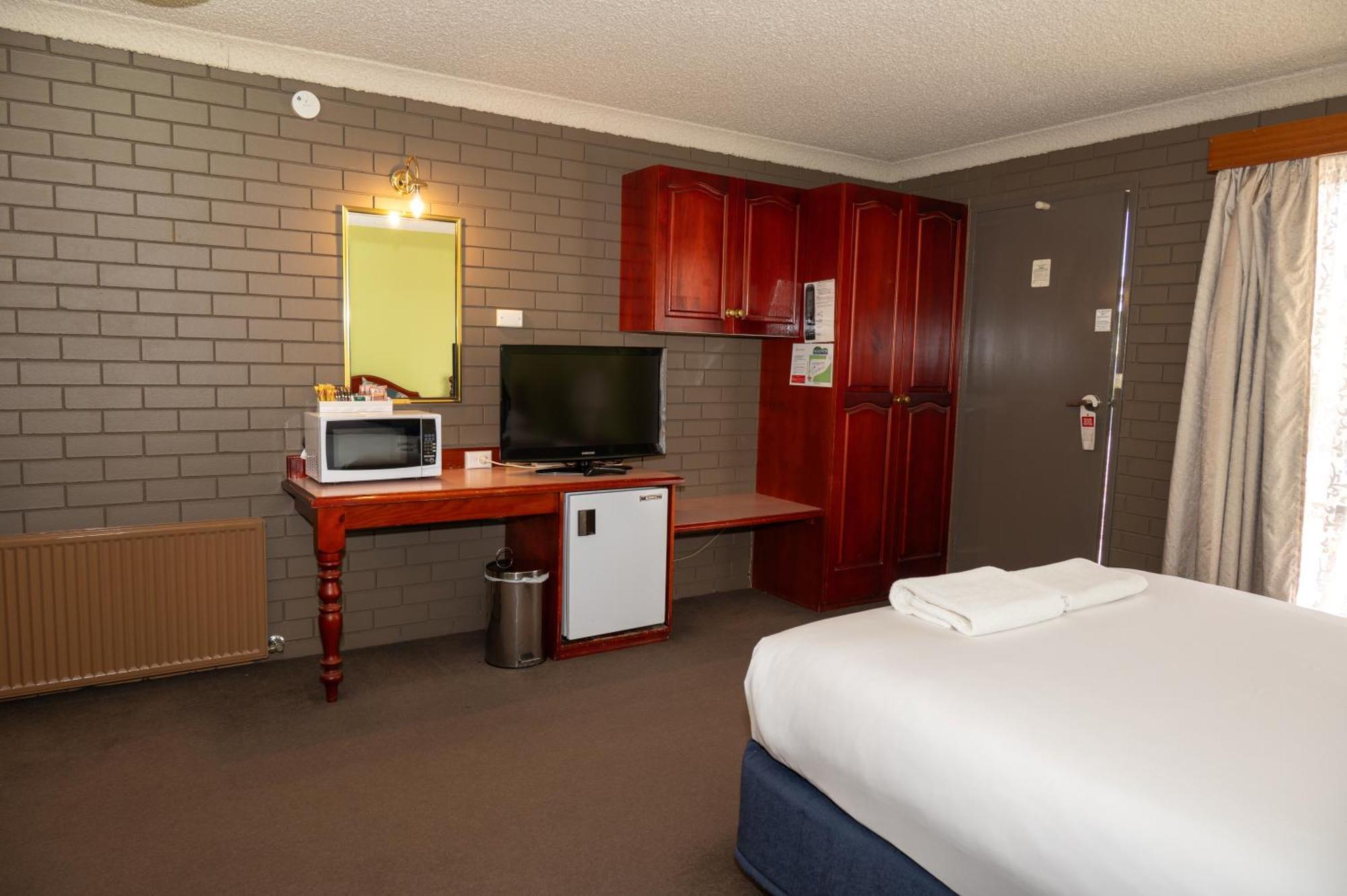 Tumut Valley Motel Pet Friendly מראה חיצוני תמונה