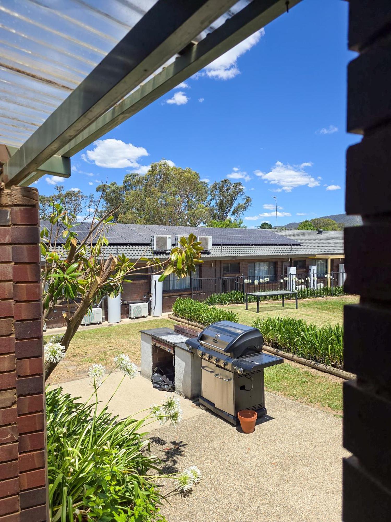 Tumut Valley Motel Pet Friendly מראה חיצוני תמונה