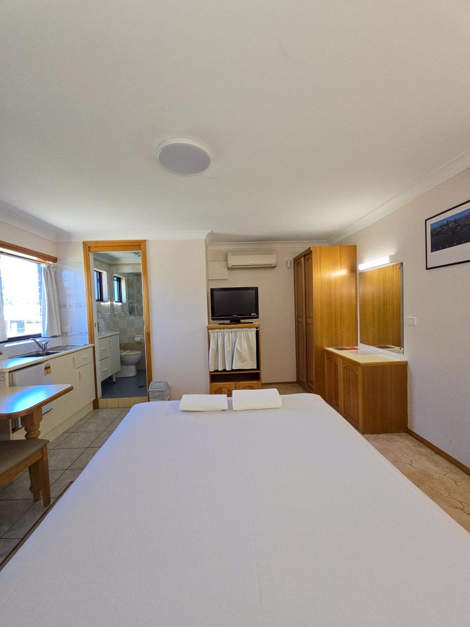 Tumut Valley Motel Pet Friendly מראה חיצוני תמונה