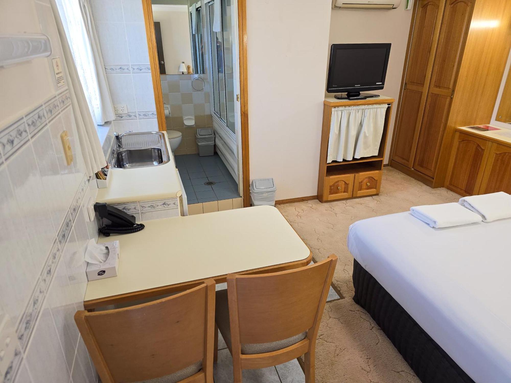 Tumut Valley Motel Pet Friendly מראה חיצוני תמונה