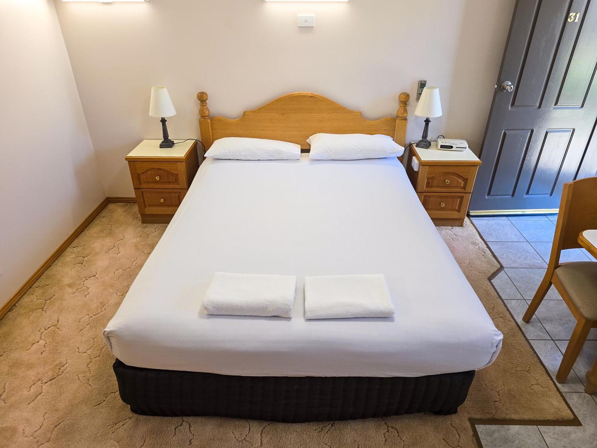 Tumut Valley Motel Pet Friendly מראה חיצוני תמונה