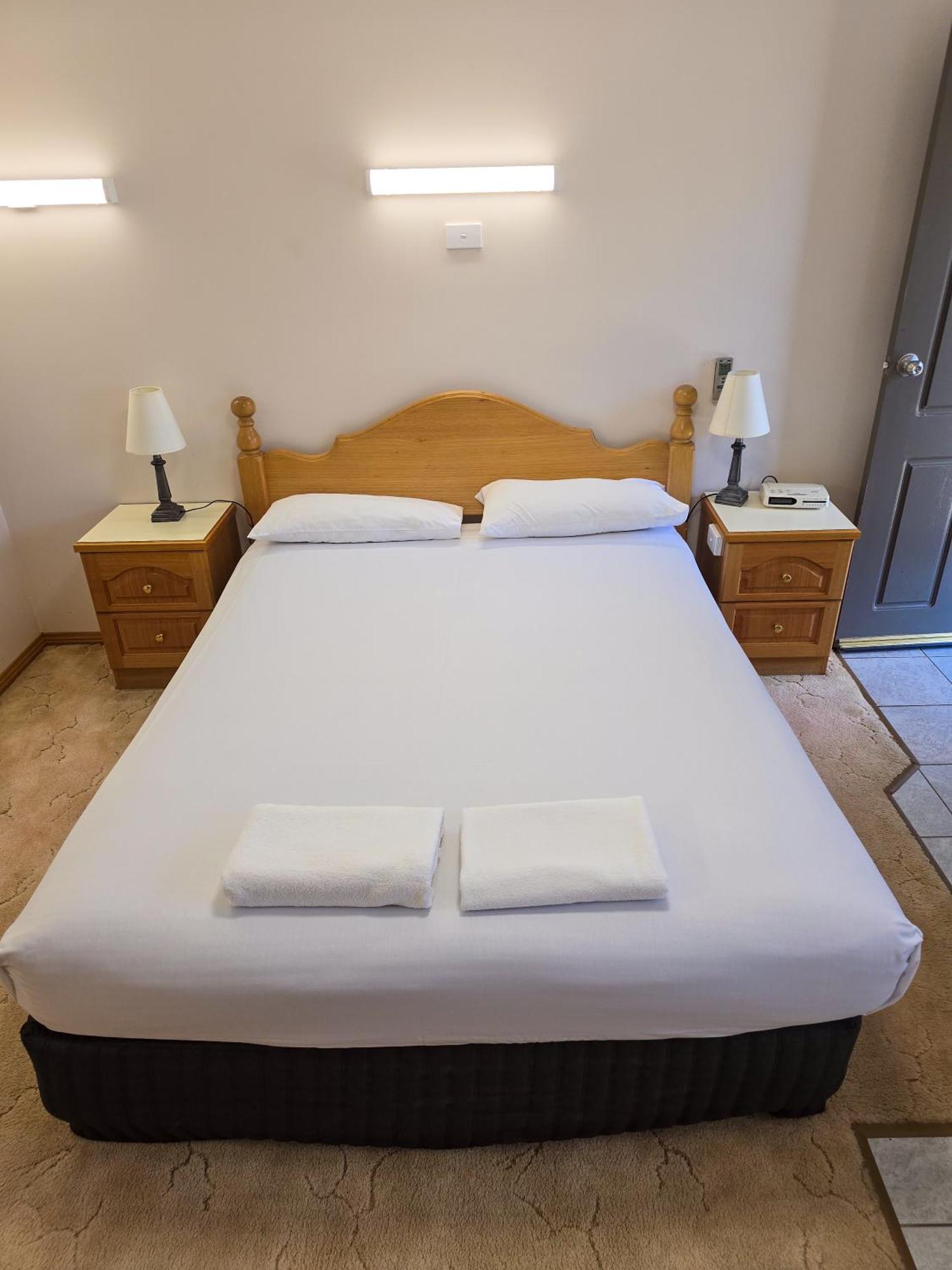 Tumut Valley Motel Pet Friendly מראה חיצוני תמונה
