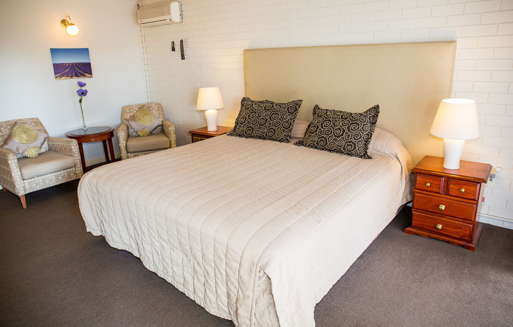 Tumut Valley Motel Pet Friendly מראה חיצוני תמונה