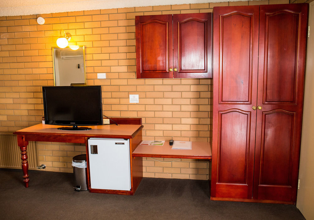 Tumut Valley Motel Pet Friendly מראה חיצוני תמונה